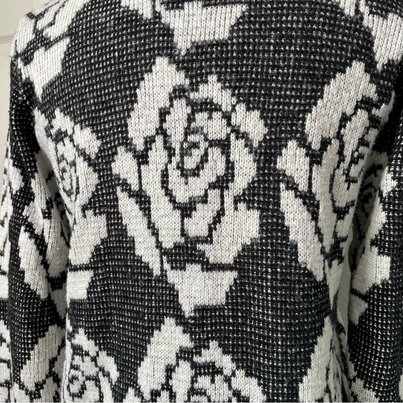 Empire Cat Black & White Floral Rose Knit Cardigan Sweater Medium Button Down - Picture 5 of 10